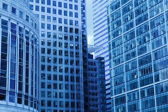 不動産投資は個人か法人どちらで行うのが良いの?のアイキャッチ